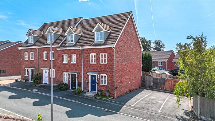 3 Bedroom End Of Terrace House For Sale In Lychgate Close, Glascote, Tamworth, Staffordshire, B77