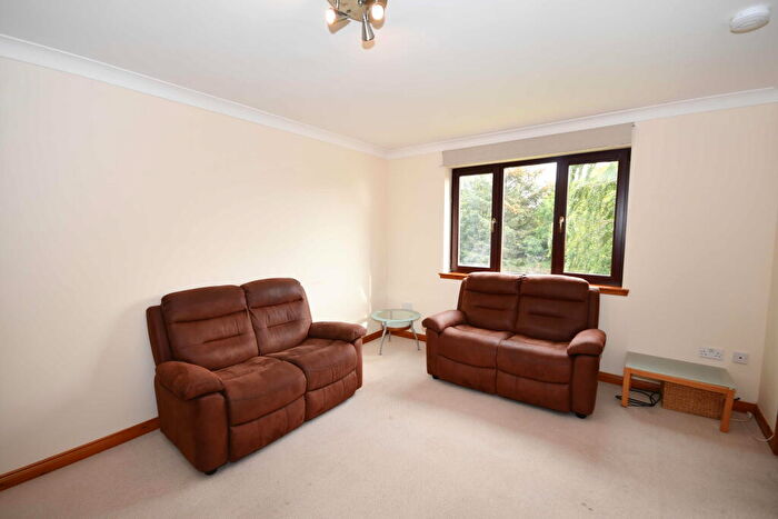 2 Bedroom Flat To Rent In Holm Dell Place, Inverness, IV2