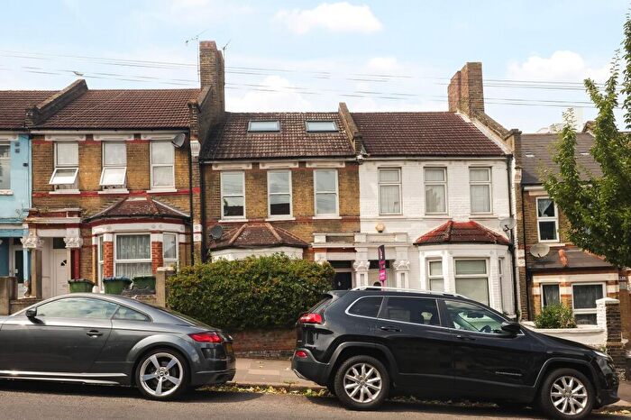 2 Bedroom Flat To Rent In Griffin Road, London, SE18