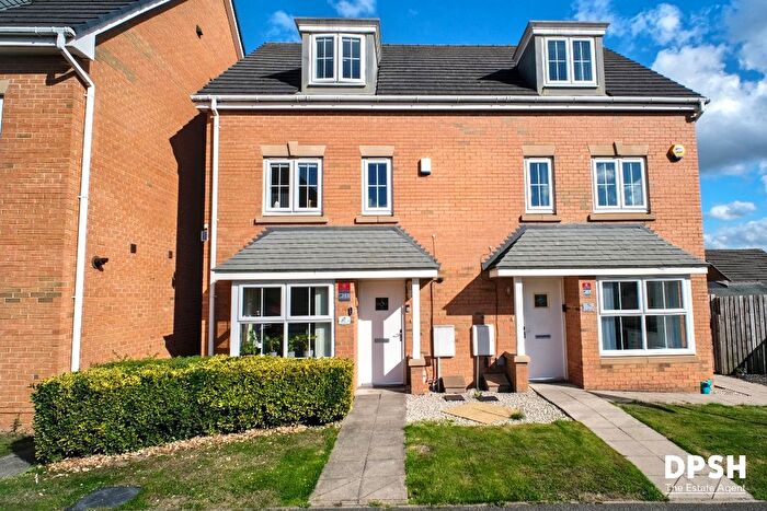 4 Bedroom Semi-detached House For Sale In Forest Yard, Leeds, LS10