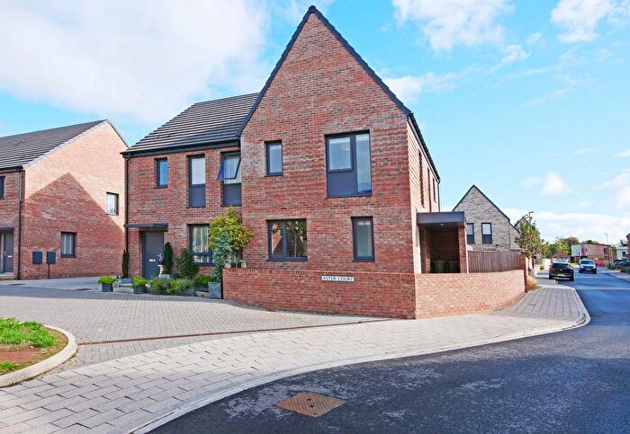 3 Bedroom Semi-detached House For Sale In Rosemary Road, York, YO24
