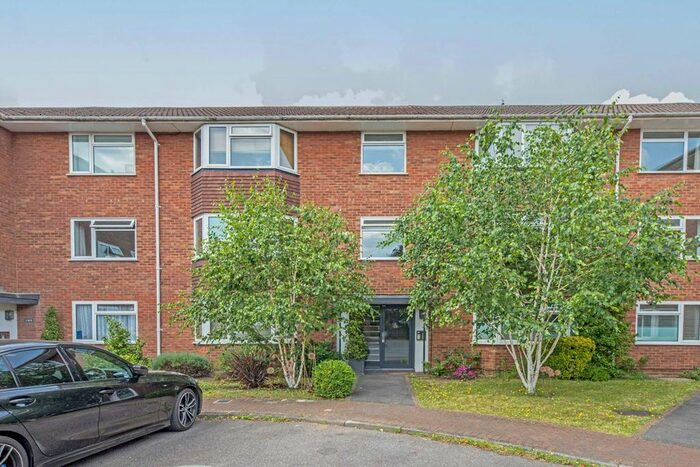 3 Bedroom Flat To Rent In Anglesea Road, Kingston Upon Thames, KT1