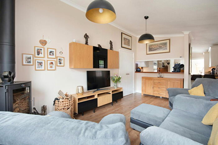 2 Bedroom Detached Bungalow For Sale In Elizabeth Drive, Devizes, SN10