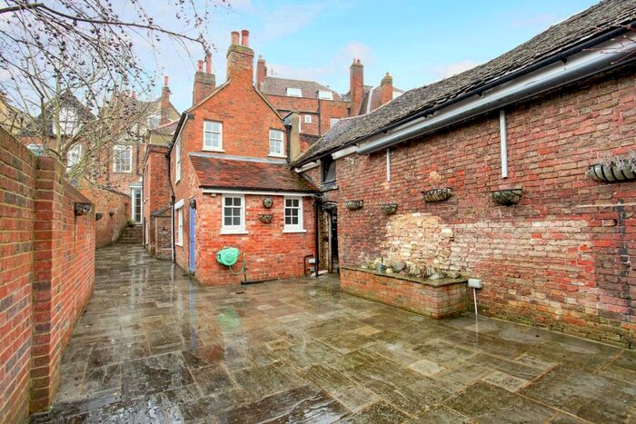 4 Bedroom Terraced House To Rent In Black Horse Yard, Park Street, Windsor, SL4