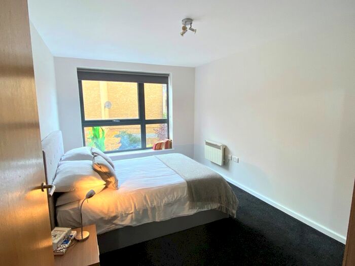 3 Bedroom Flat To Rent In Flat Amisha Court, Grange Road, London, SE1