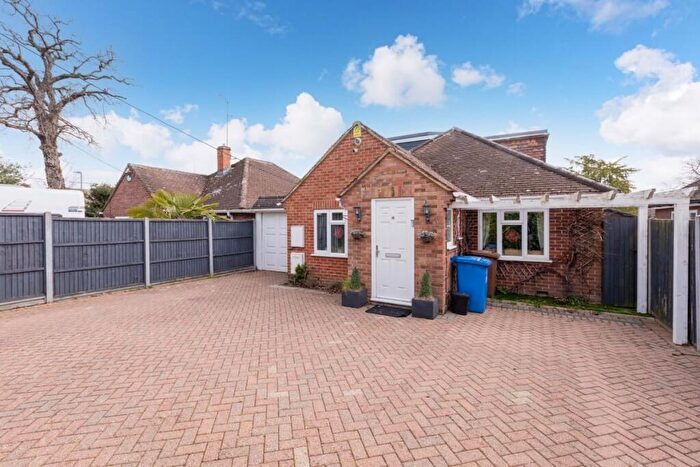 6 Bedroom Detached House For Sale In Owlsmoor Road, Sandhurst, GU47