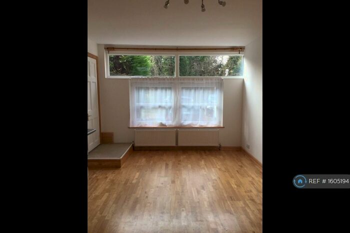 Studio To Rent In Freshfield Bank, Forest Row, RH18