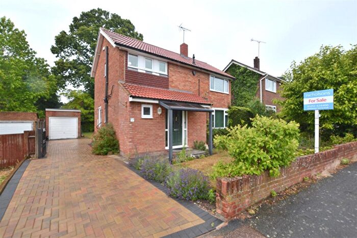 3 Bedroom Detached House For Sale In Carlton Crescent, Fleet, GU52