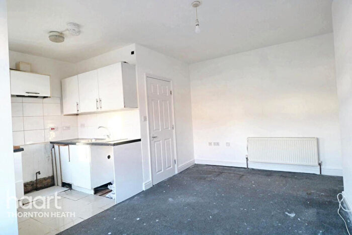 2 Bedroom Flat For Sale In Melfort Road, Thornton Heath, CR7