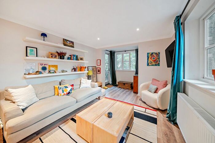 2 Bedroom Flat To Rent In Brompton Park Crescent, London, SW6