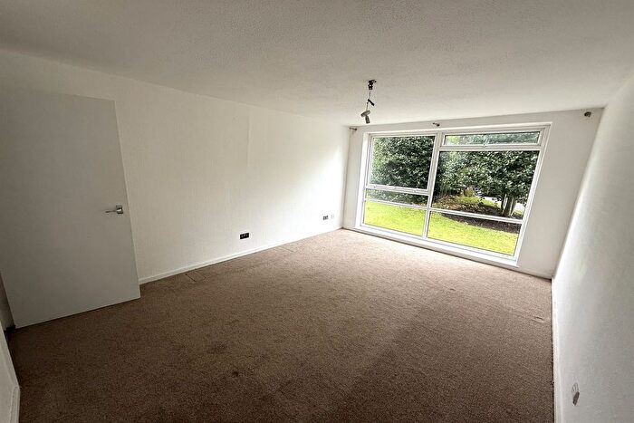 2 Bedroom Flat To Rent In Harboro Road, Sale, M33