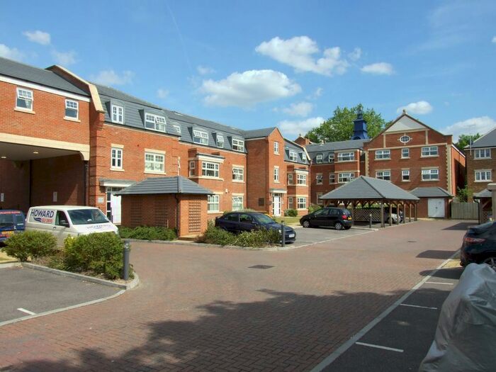 2 Bedroom Flat To Rent In Kings Road, Woking, GU21