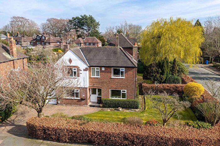 3 Bedroom Detached House For Sale In Kenilworth Road, Sale, M33