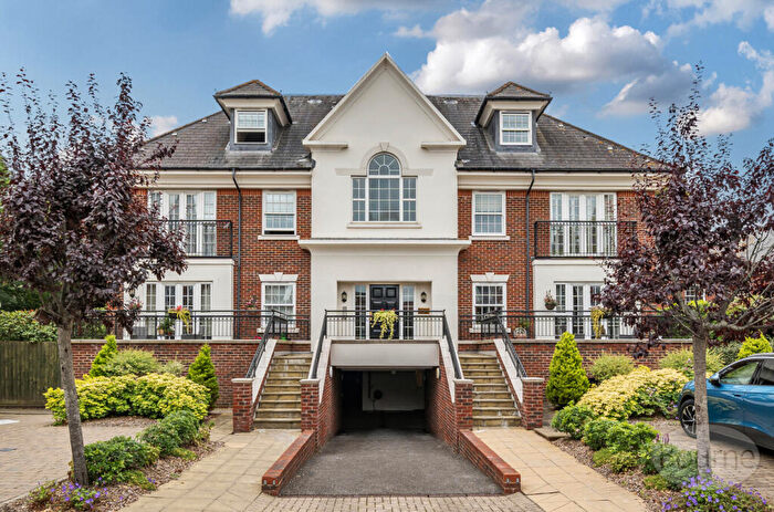 2 Bedroom Apartment For Sale In White Lion Gate, Cobham, Surrey, KT11