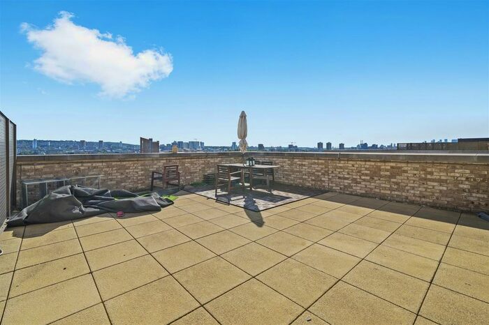 3 Bedroom Flat To Rent In Lock Side Way, Gallions Reach, London, E16