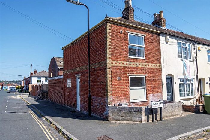 2 Bedroom End Of Terrace House To Rent In Middle Street, Southampton, SO14