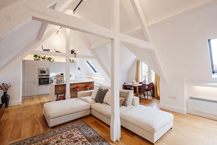 2 Bedroom Flat For Sale In The Galleries, Brentwood, CM14