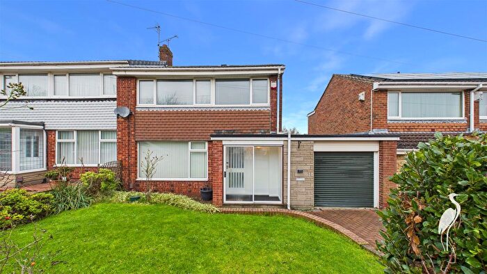 3 Bedroom Semi-Detached House To Rent In Brockenhurst Drive, Hastings Hill, Sunderland, SR4