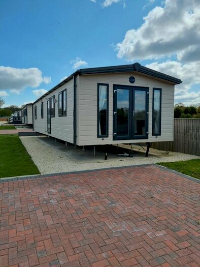 2 Bedroom Caravan For Sale In Caistor, Market Rasen, LN7