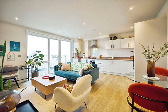 1 Bedroom Flat For Sale In Station Road, London, London, N11