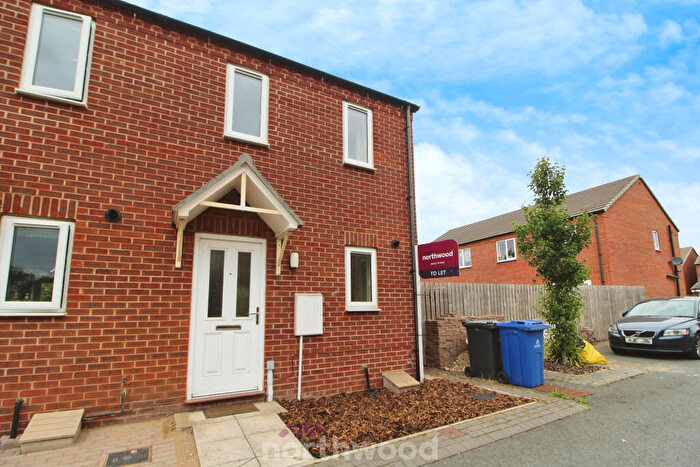 2 Bedroom Town House To Rent In Summit Drive, Bessacarr, Doncaster, DN4