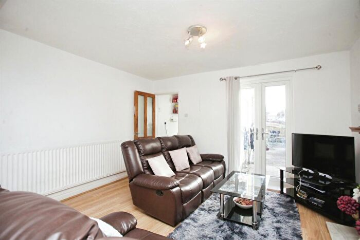 3 Bedroom End Of Terrace House For Sale In Clarence Road, Rugby, CV21