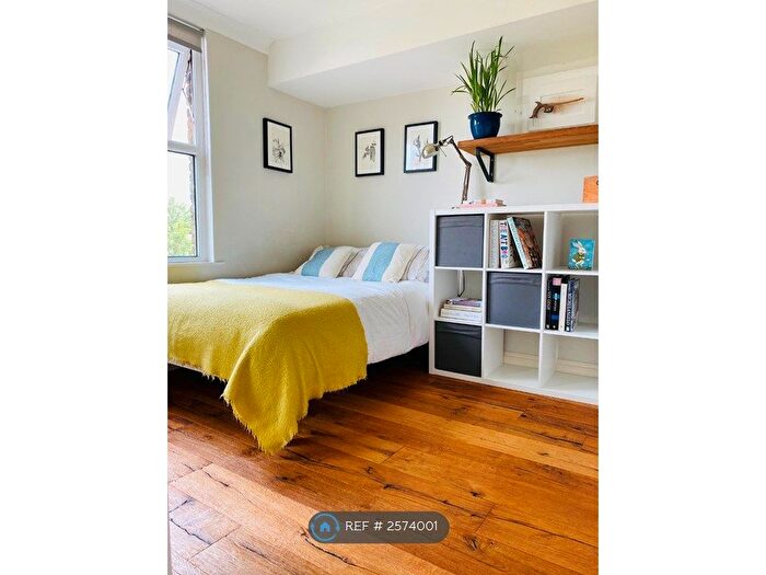 2 Bedroom Flat To Rent In Enmore Road, London, SE25