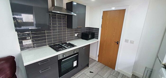 3 Bedroom Flat To Rent In Llantrisant Street, Cardiff, CF24