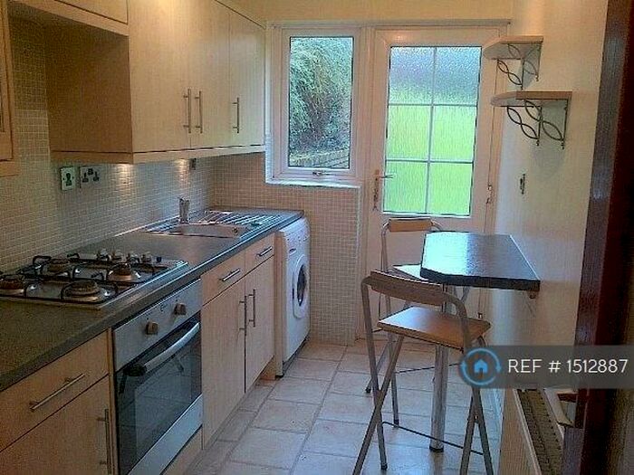 1 Bedroom Flat To Rent In Minto Place, Kirkcaldy, KY2