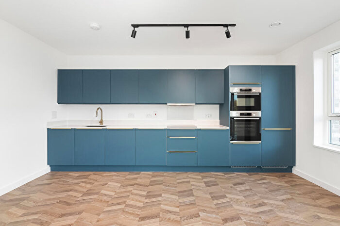 3 Bedroom Flat To Rent In Trinity Park, Woolwich, SE18