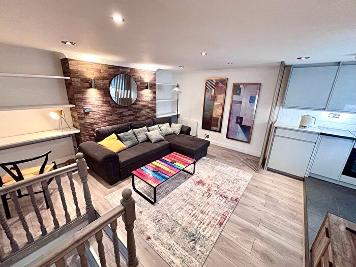 1 Bedroom Flat To Rent In King Street, Chiswick, London, W6