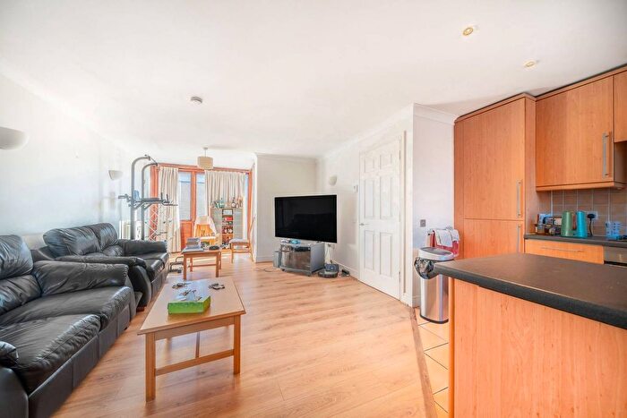 2 Bedroom Flat To Rent In Vantage Mews, Isle Of Dogs, London, E14