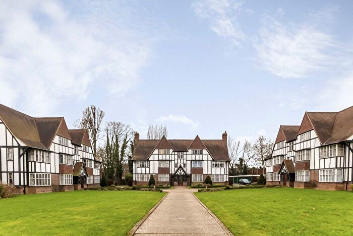 2 Bedroom Flat To Rent In Monks Drive, Acton, W3