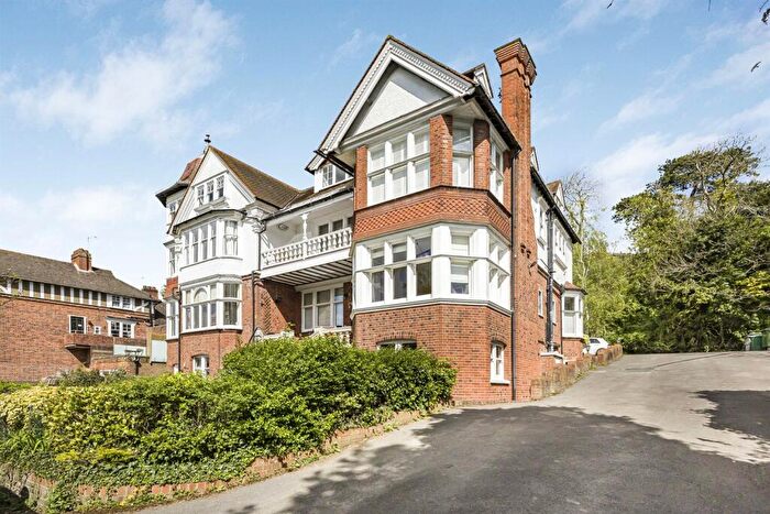 3 Bedroom Apartment For Sale In Warrenside, The Warren, Reading, RG4