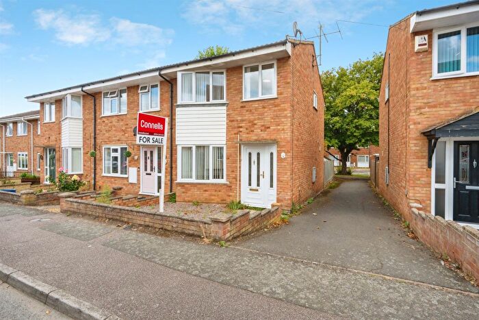 3 Bedroom Semi Detached House For Sale In Farrer Street, Kempston, Bedford, MK42