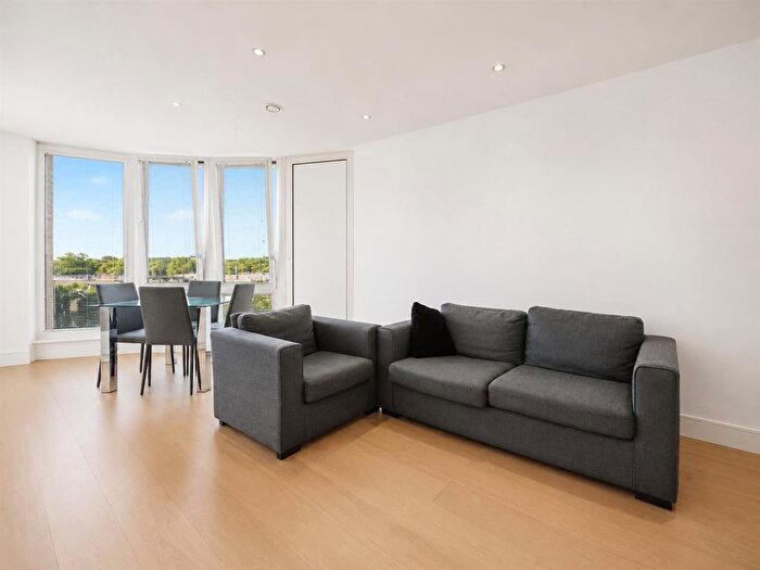 2 Bedroom Flat To Rent In Yardley Court, West Drayton, UB7
