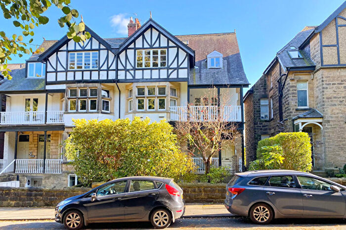 2 Bedroom Apartment For Sale In Flat, Harlow Moor Drive, HG2
