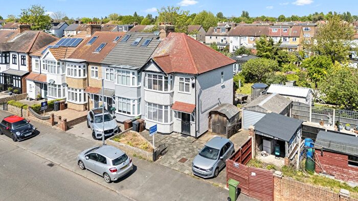 3 Bedroom End Of Terrace House For Sale In Horace Avenue, Romford, RM7