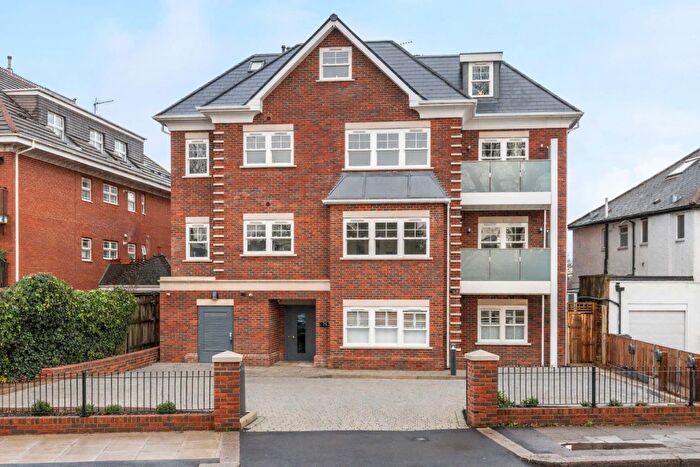 3 Bedroom Apartment For Sale In The Lawns, Chase Side, Southgate, N14