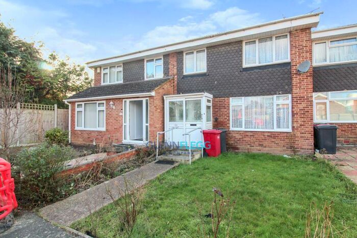 3 Bedroom House To Rent In Hadlow Court, Slough, SL1