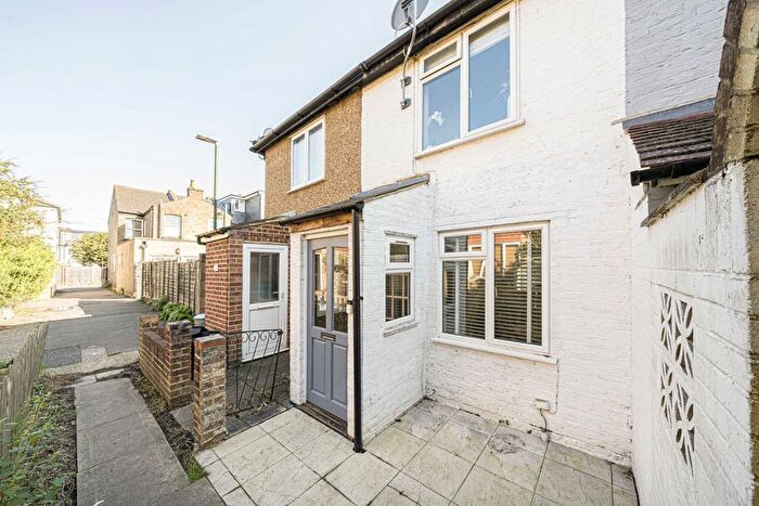 2 Bedroom Terraced House To Rent In Second Cross Road, Twickenham, TW2