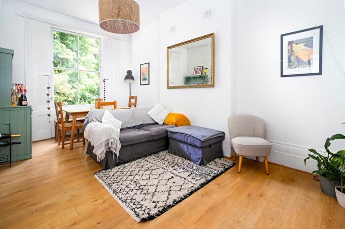 1 Bedroom Apartment To Rent In Wallace Road, Islington, London, N1