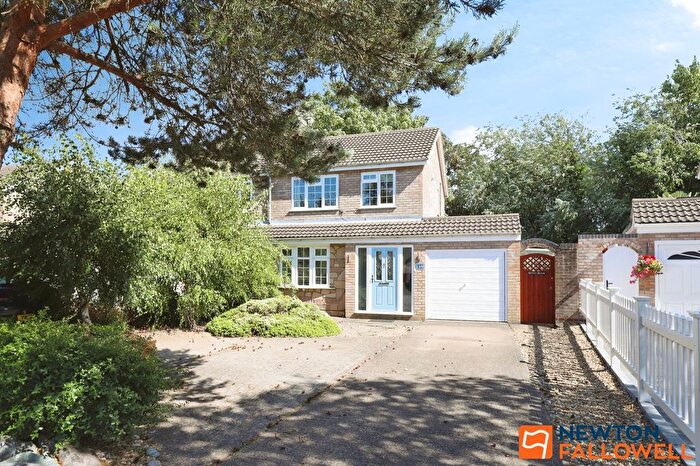 3 Bedroom Semi Detached House For Sale In Winchester Road, Grantham, NG31