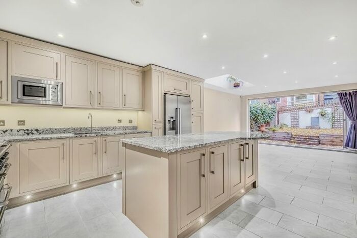 5 Bedroom Flat To Rent In Minford Gardens, London, W14