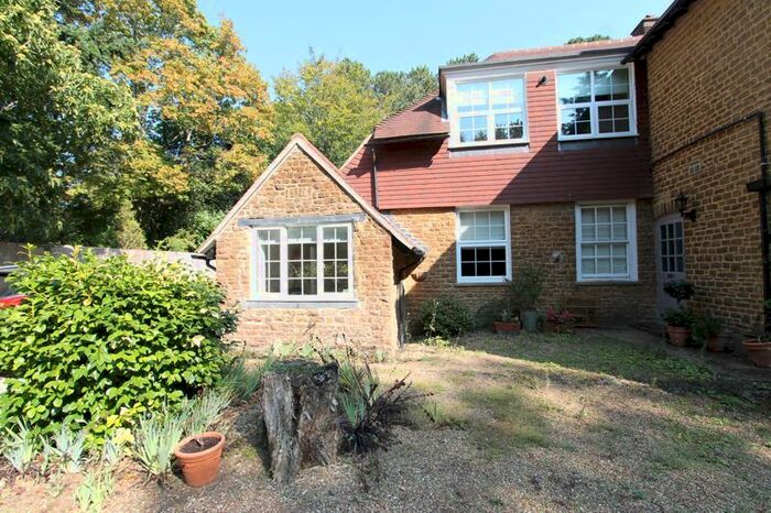 1 Bedroom Flat To Rent In Mark Way, Godalming, GU7