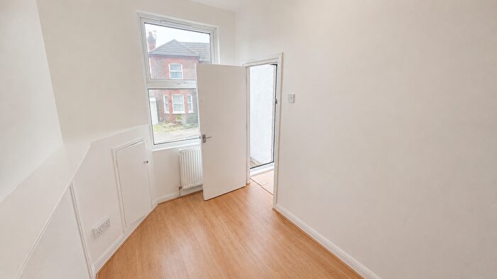 3 Bedroom Terraced House To Rent In Hartley Road, Luton, LU2