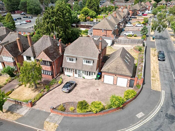 5 Bedroom Detached House For Sale In Pear Tree Drive, Birmingham, B43