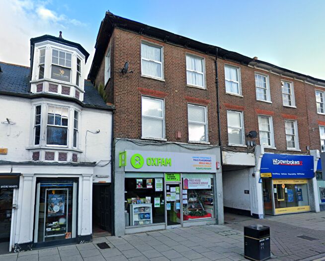 2 Bedroom Flat To Rent In High Street North, Dunstable, Bedfordshire, LU6