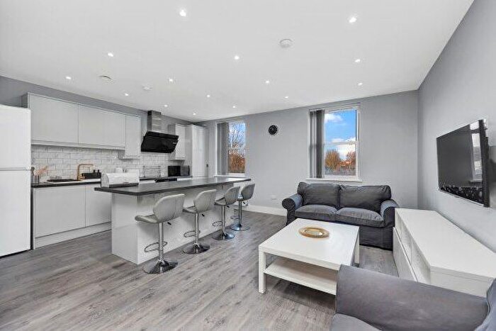 2 Bedroom Flat To Rent In Earlham Grove, London, E7