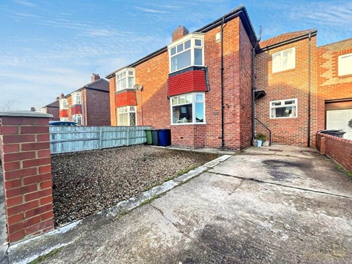 3 Bedroom Semi-Detached House For Sale In Hartleyburn Avenue, Hebburn, NE31